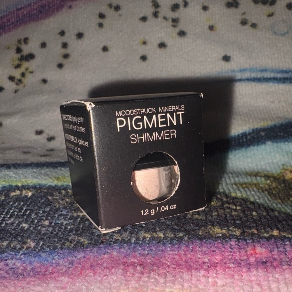 HP Younique Mineral Pigment Loose Powder shimmer Eye shadow - Shade Sexy .04 oz